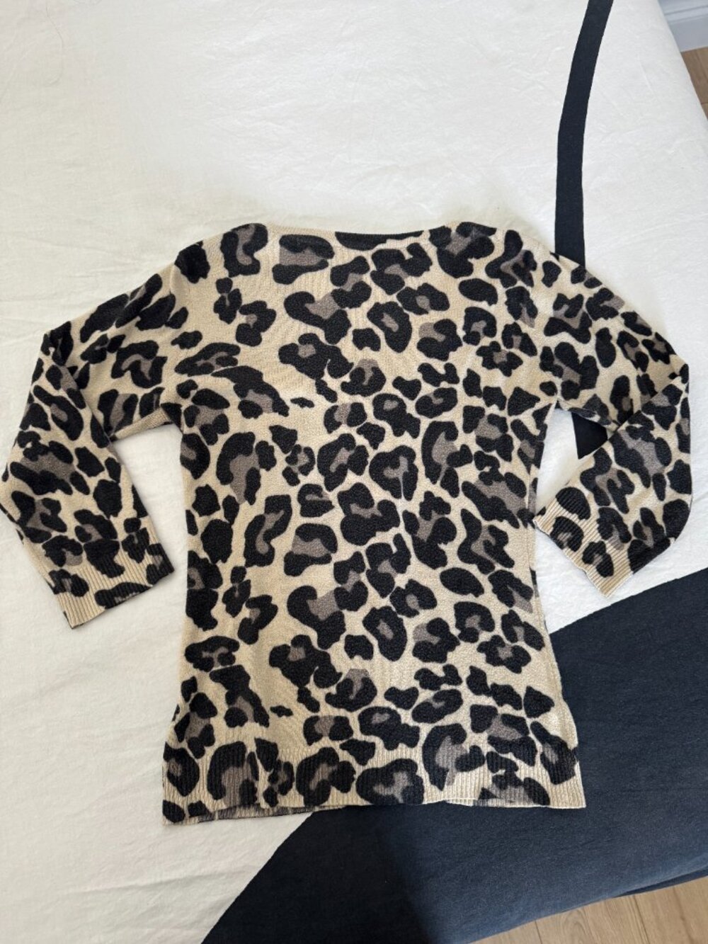 EUC Leopard Print Button Front Cardigan Sz L - Picture 7 of 7